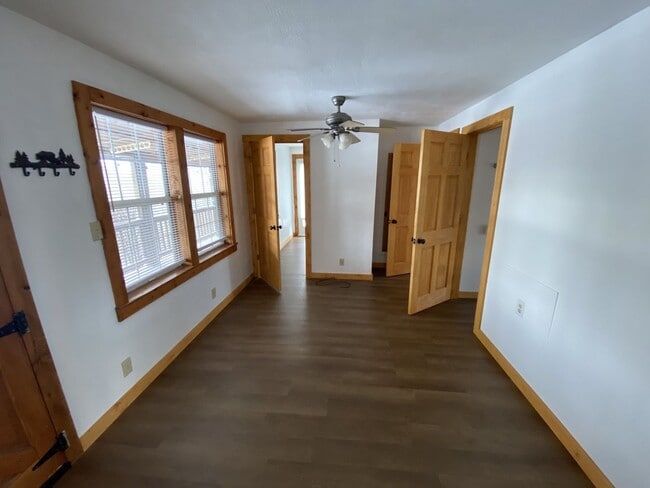 Building Photo - 390 Fall Creek Meadows Ln