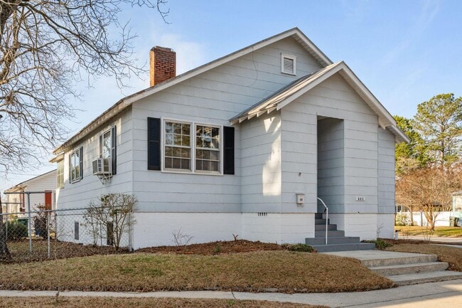 Building Photo - 503 E 5th St