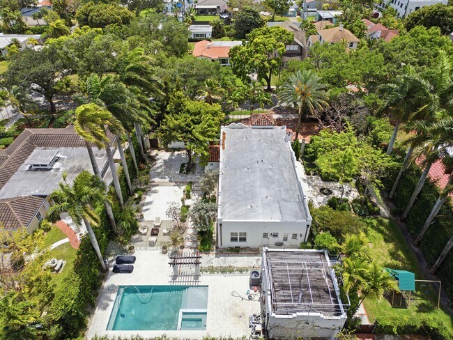 Building Photo - 1615 Monroe St