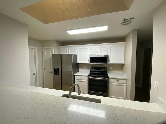 Building Photo - 915 11th Terrace
