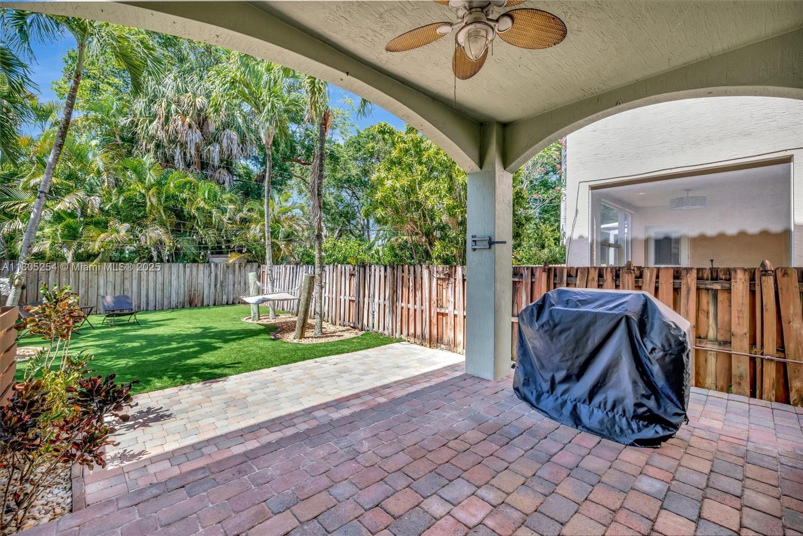 Building Photo - 853 SW 11th Ct