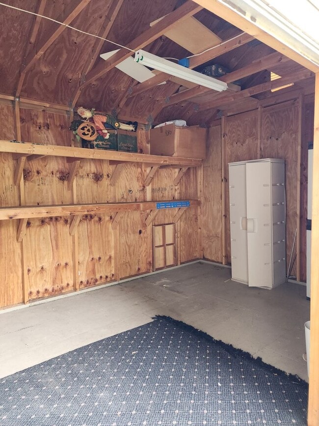 Building Photo - Spacious Single-Story Home; Private Fenced...