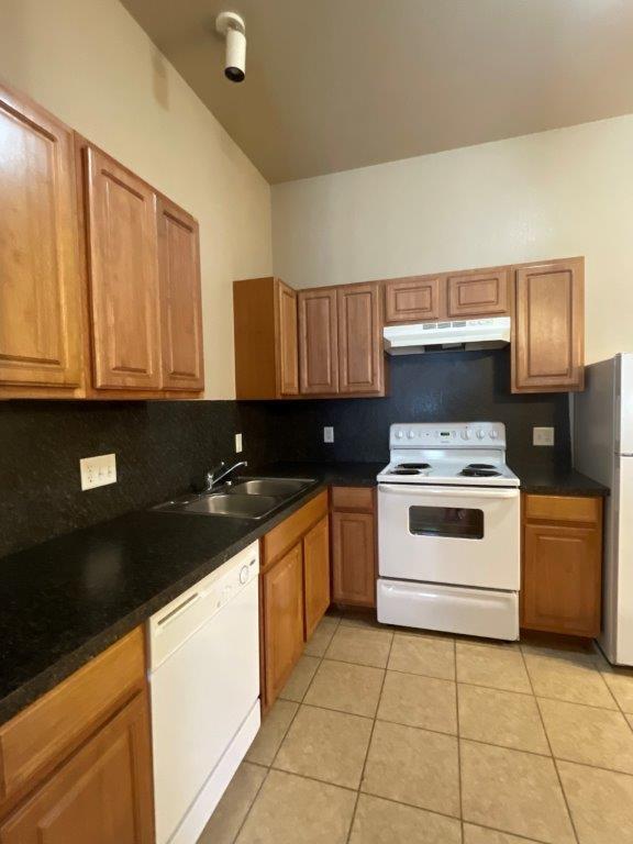 Building Photo - 3631 Vanguard Dr