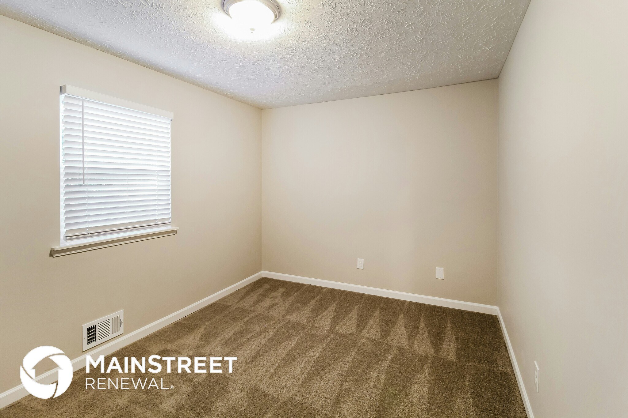 Building Photo - 635 Lakeridge Cir SE