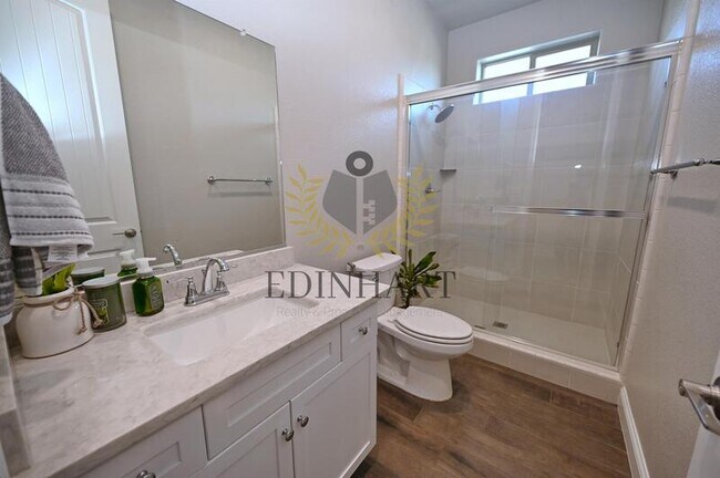 Building Photo - 1439 E Via Albero Dr