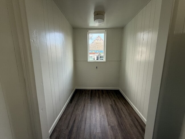 Building Photo - 328 SE Lane Ave