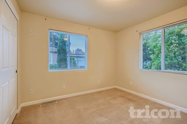 Building Photo - 9022 Lorraine Ave S