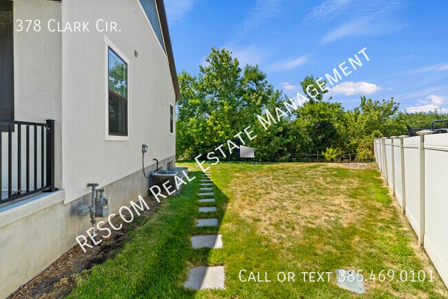 Building Photo - 378 Clark Cir