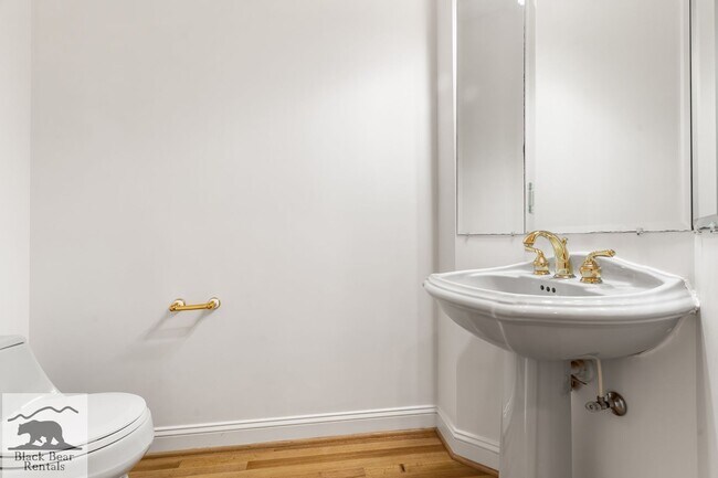 Building Photo - South AVL - Grand Residence in The Cotswol...