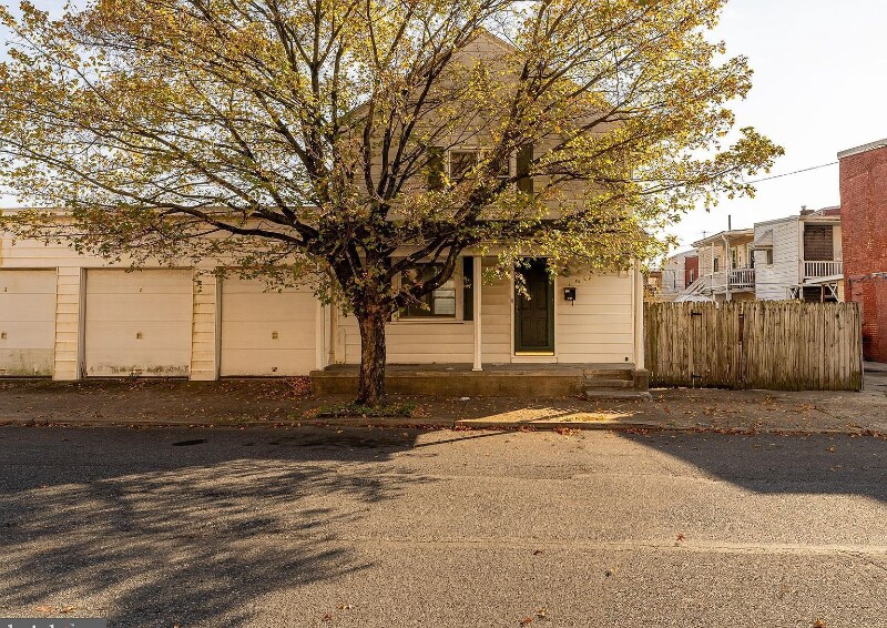 Building Photo - 762 Guilford St