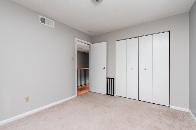 Bedroom #2 (Upper Level) - 4329 Chateau de Ville Dr