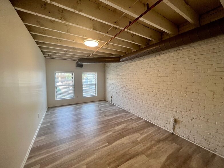 Building Photo - 215 S 4th Ave