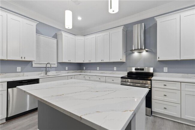 Building Photo - 325 Holderness St SW