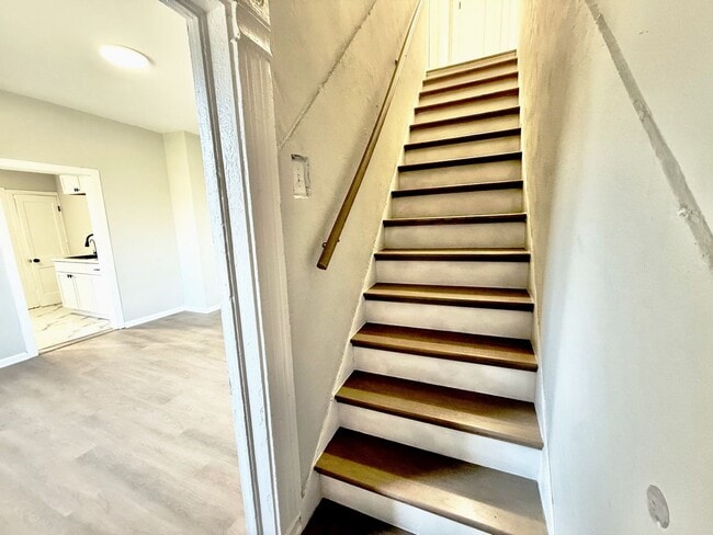 Building Photo - 924 Spring Ave NE