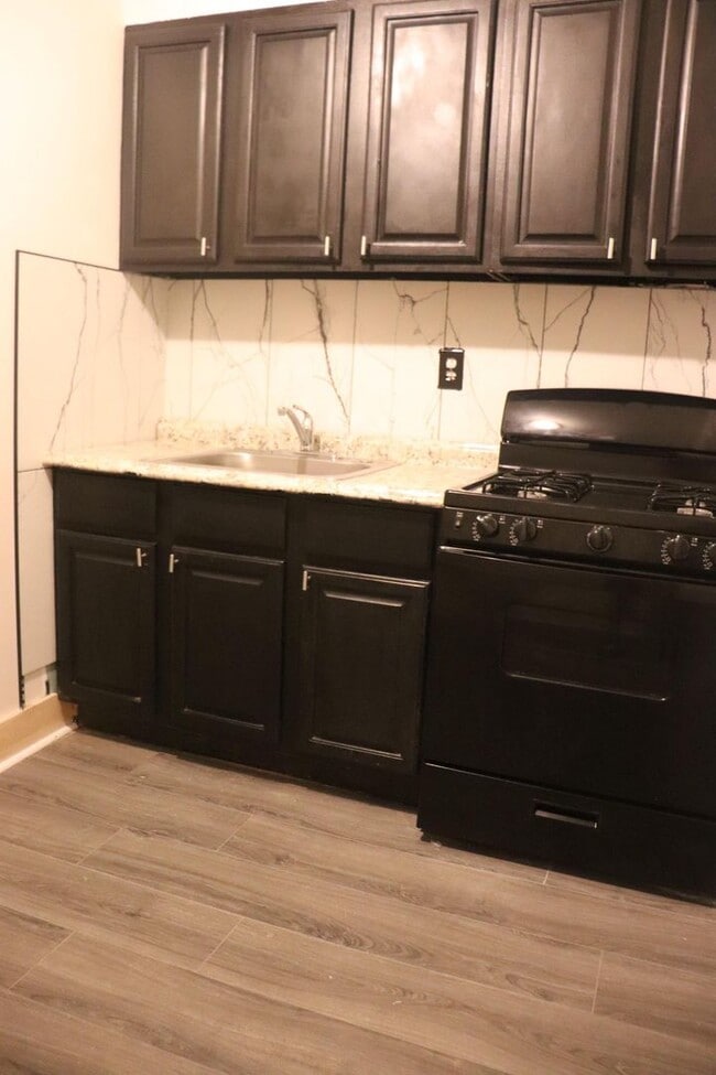 Building Photo - 28 Beechwood Pl