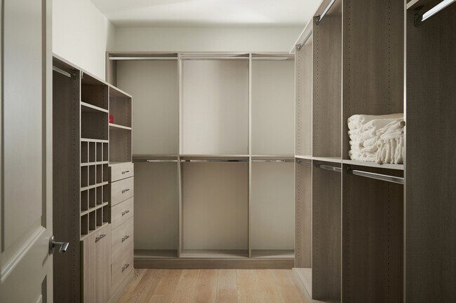 Building Photo - 363 E Wacker Dr