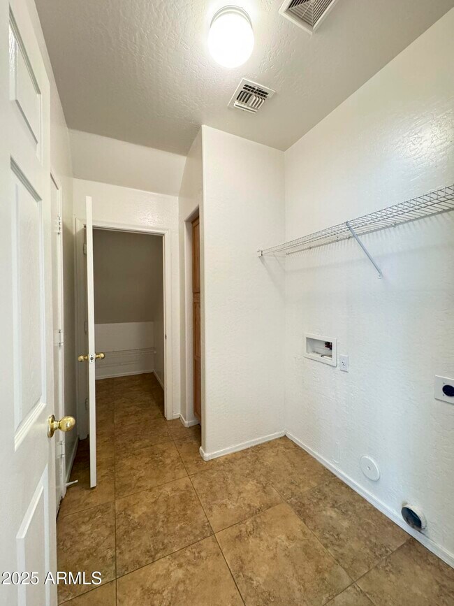 Building Photo - 33433 N Madison Way Dr