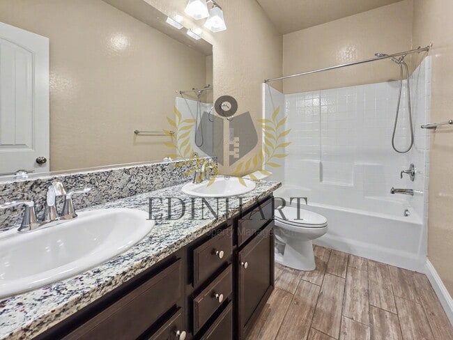 Building Photo - 1132 S Simon St