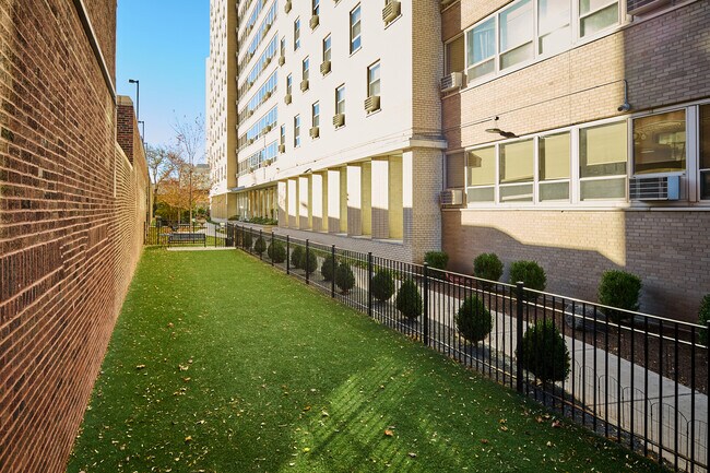 Building Photo - 3950 N Lake Shore Dr