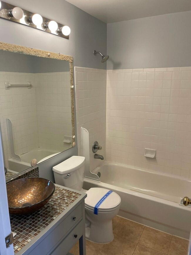 Building Photo - 16933 Toms River Loop