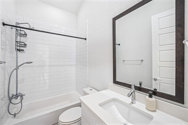 Building Photo - Beautiful Furnished Rental