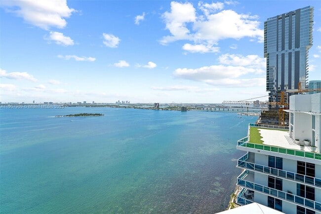 Building Photo - 665 NE 25th St