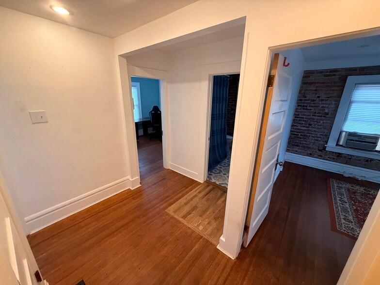 Building Photo - 675 Linwood Ave