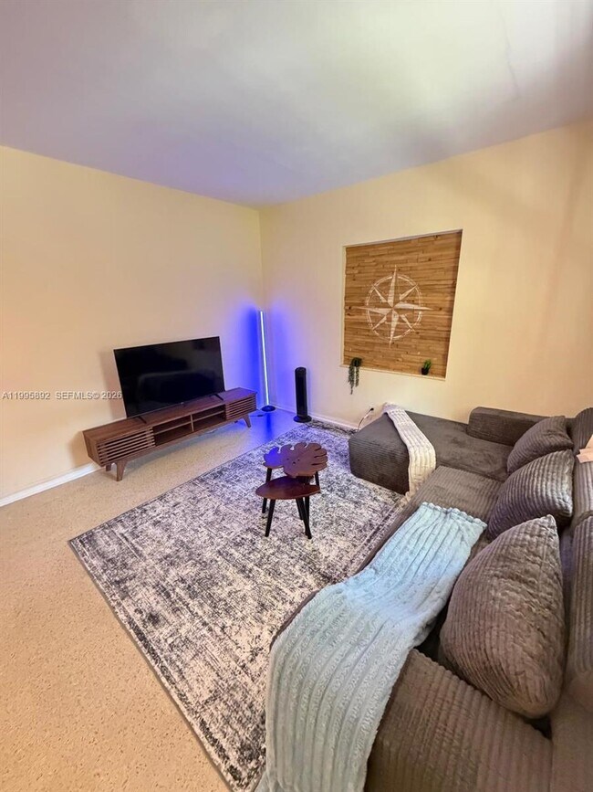 Building Photo - 1111 N Victoria Park Rd