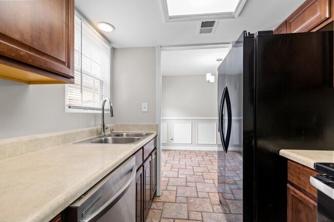 Building Photo - 416 Northdale Ct