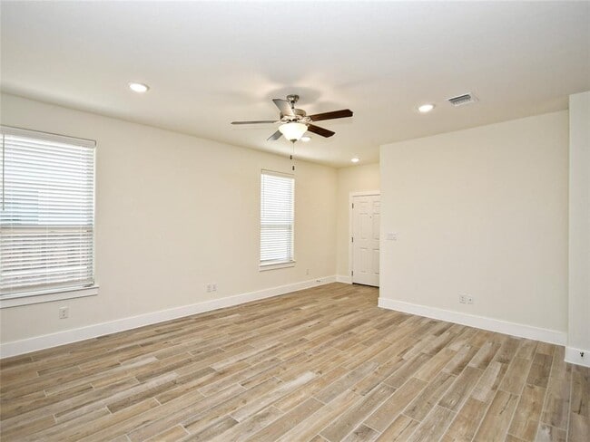 Building Photo - 406 Parkline Dr