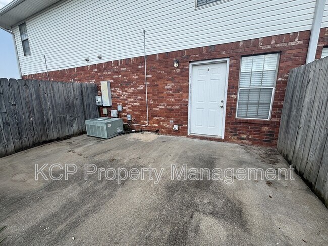 Building Photo - 1115 Farley Cir