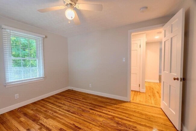 Building Photo - 2 Bay Edge Ln