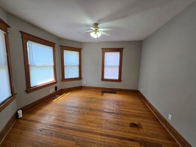 Building Photo - YOU1136