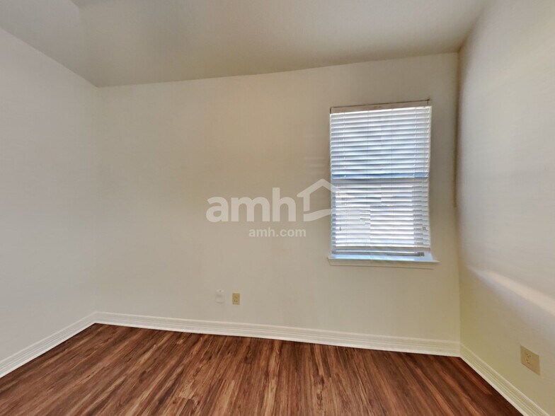 Building Photo - 10224 Forest Glade Ct