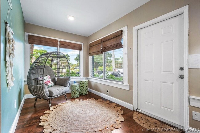 Building Photo - 314 S Palmway