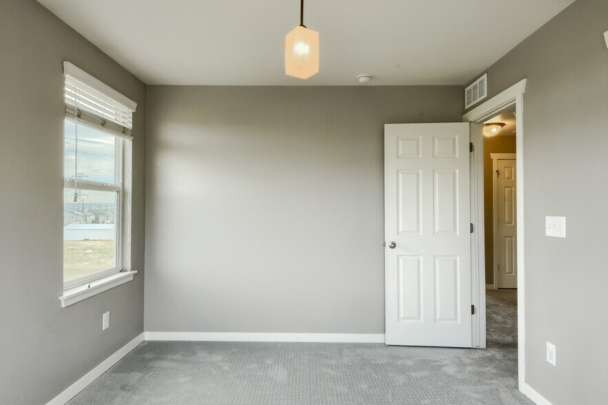 Building Photo - 11554 Yellow Daisy Dr