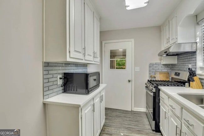 Building Photo - 50 Oak St