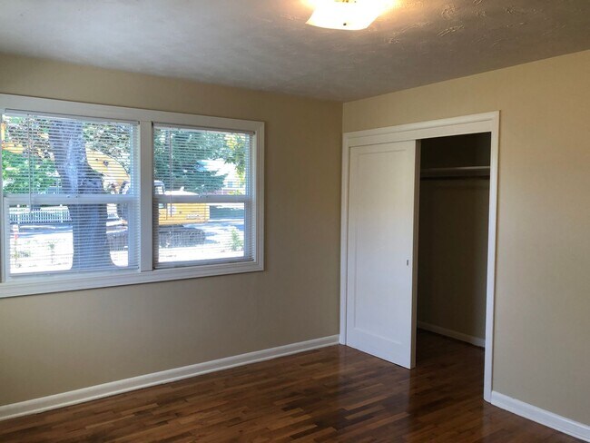 Building Photo - Live Large in the Heart of NW Corvallis!