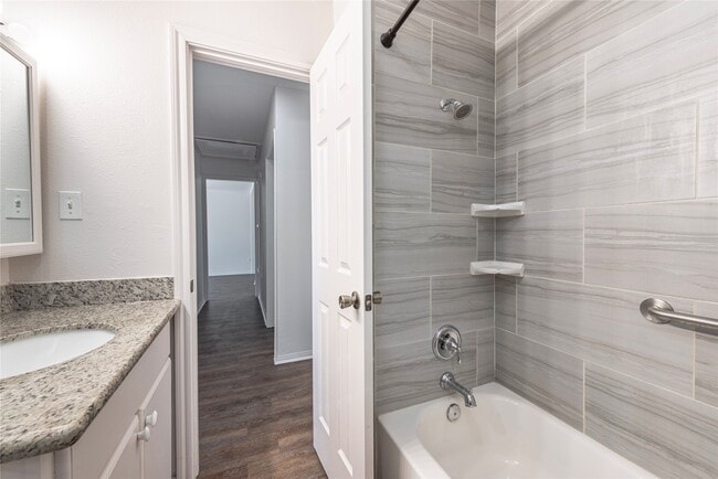 Building Photo - 502 Bellmar Ln