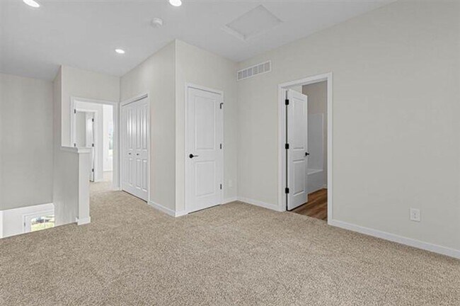 Building Photo - 2896 Eastridge Ter