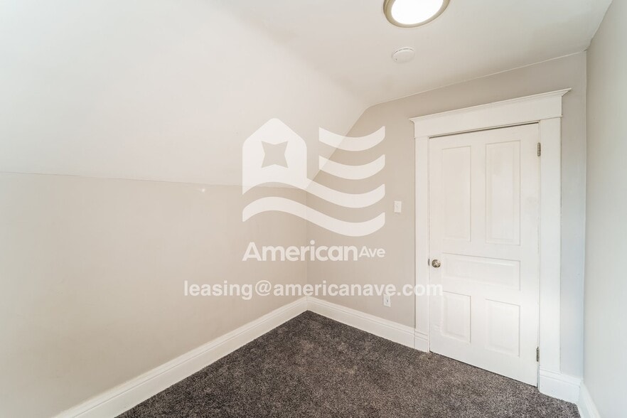 Building Photo - 1715 Albert St