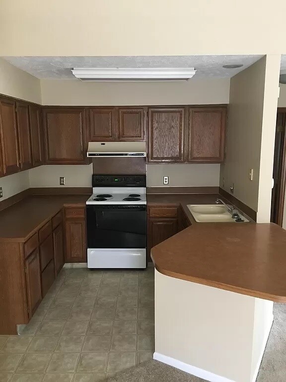 Building Photo - 3405 Comstock Ave