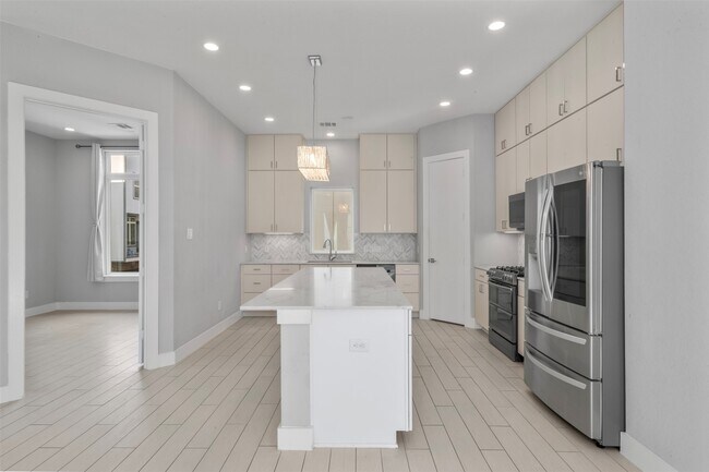 Building Photo - 6106 Clarkson Ln