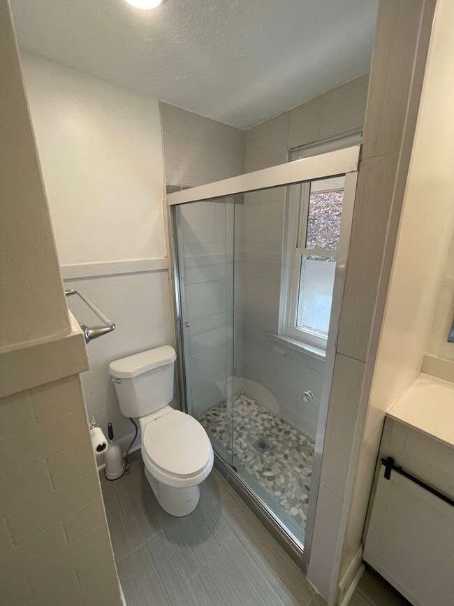 Building Photo - 825 N 6th St