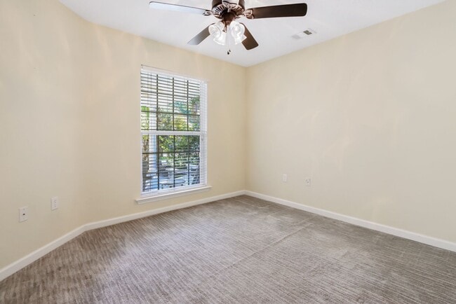 Building Photo - 3 Bed/2 Bath in Deep Water Community