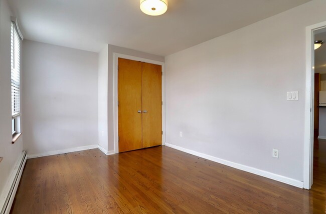 Building Photo - 197 Newark Ave