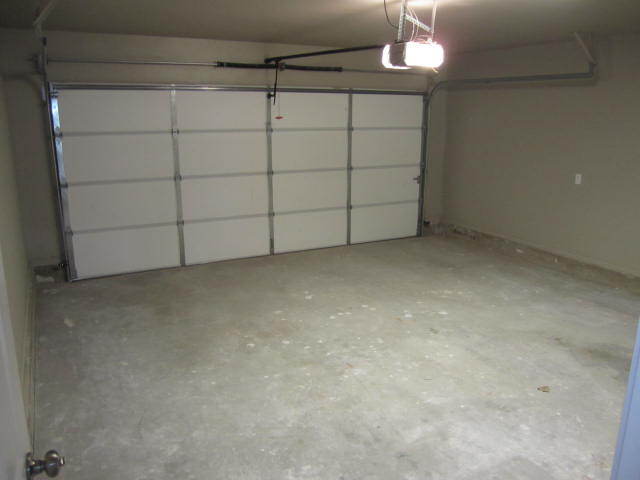 Building Photo - 704 N Markwell Ave