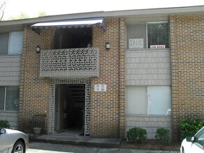 Building Photo - Shandon Gardens Unit #12