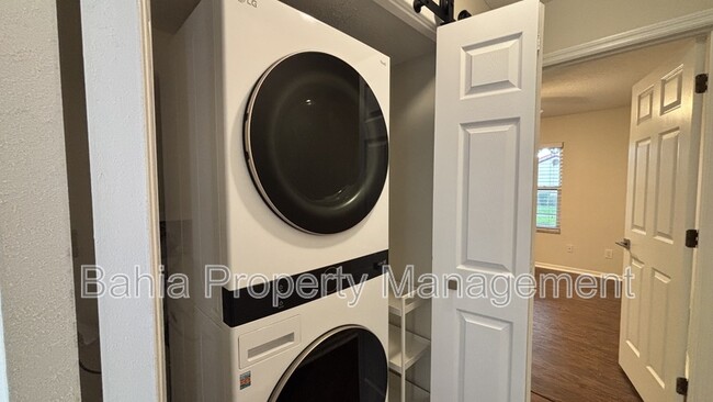 Building Photo - 8215 Saragoza Ct