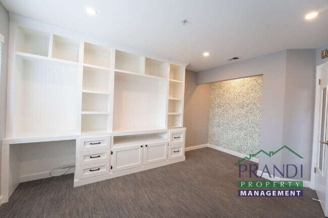Building Photo - 25 Cedarwood Ln